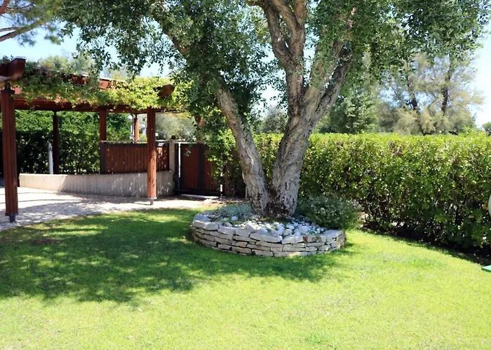 Francesca Albarella Island